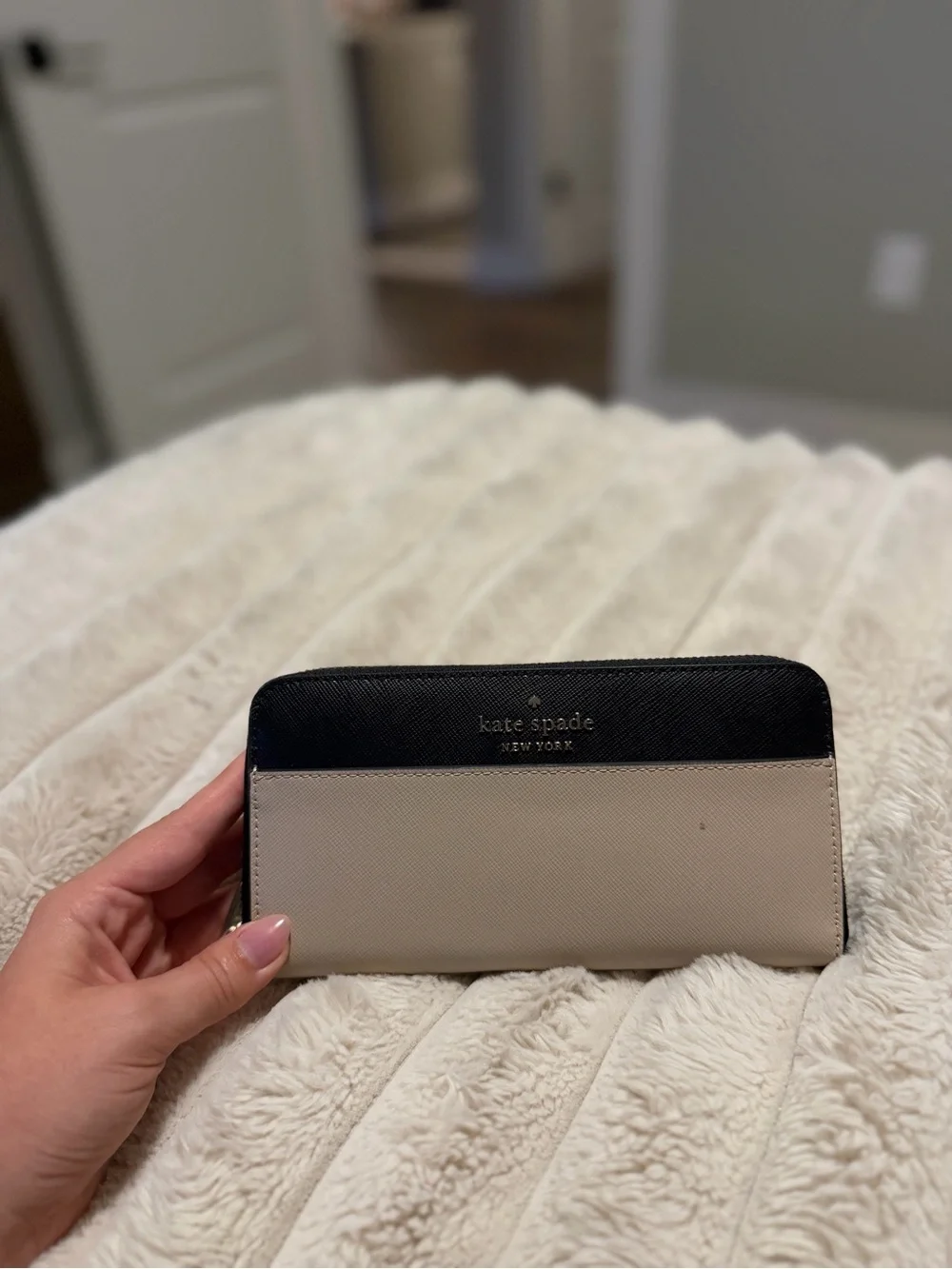 kate spade two-tone zip wallet in black and cream